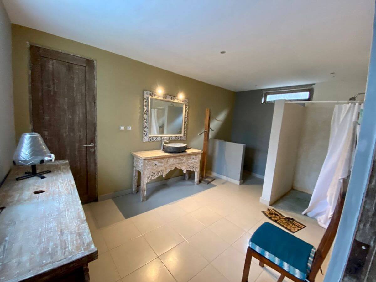 villa 4 bedrooms for lease umalas05