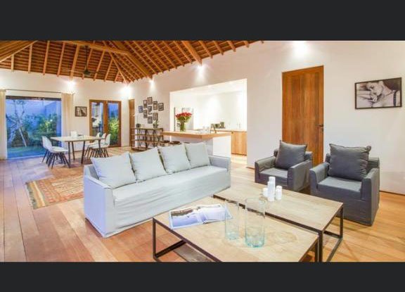 villa 4 bedrooms for rent umalas01