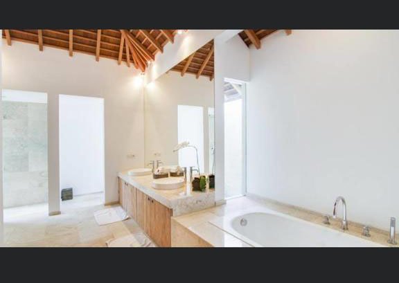 villa 4 bedrooms for rent umalas07