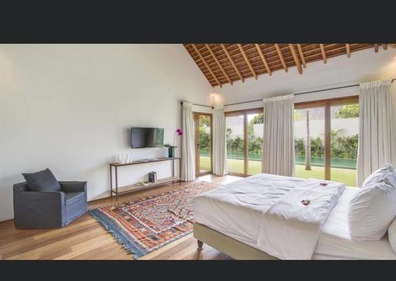 villa 4 bedrooms for rent umalas11